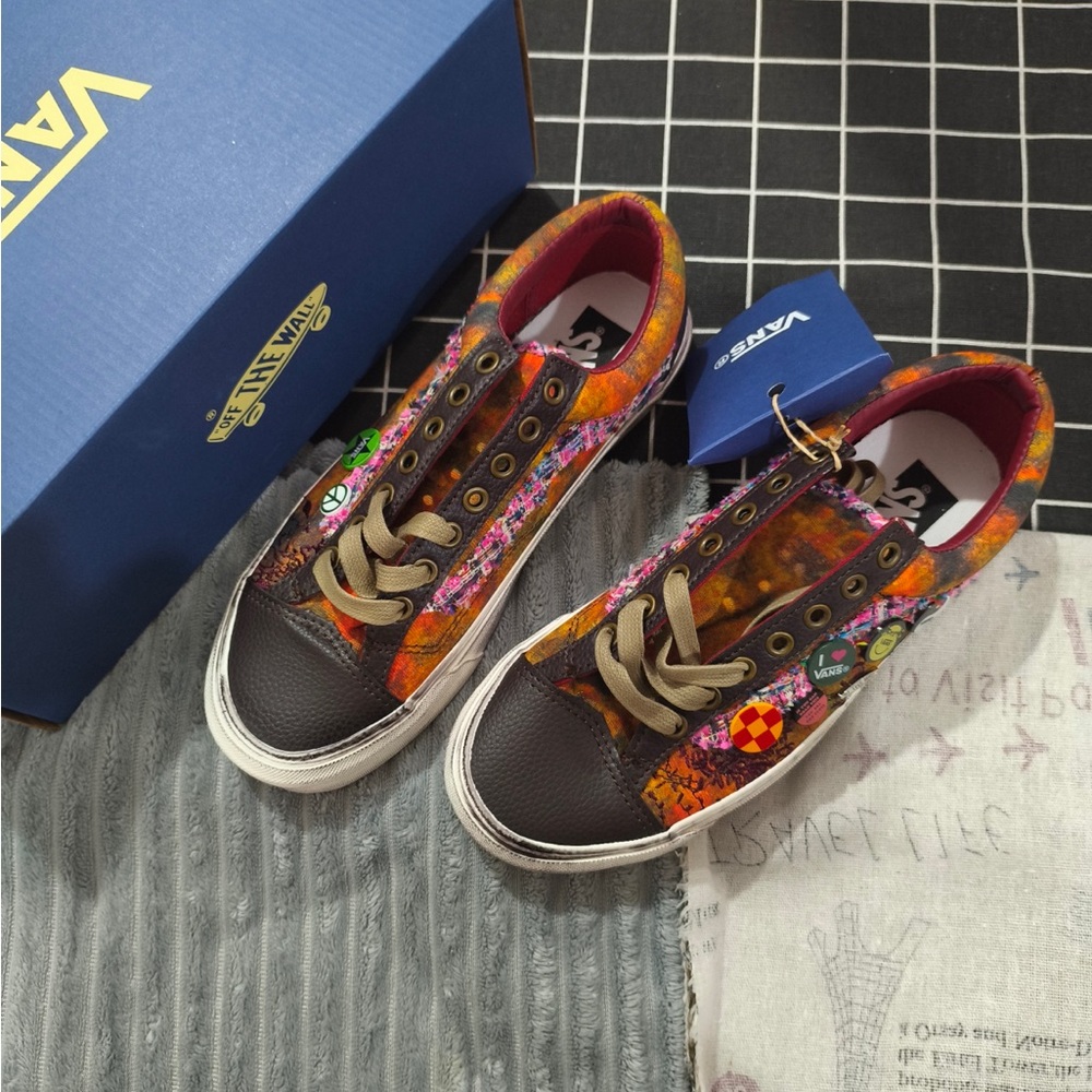 Vans Low-Top Sneakers in Multicolor Floral Print